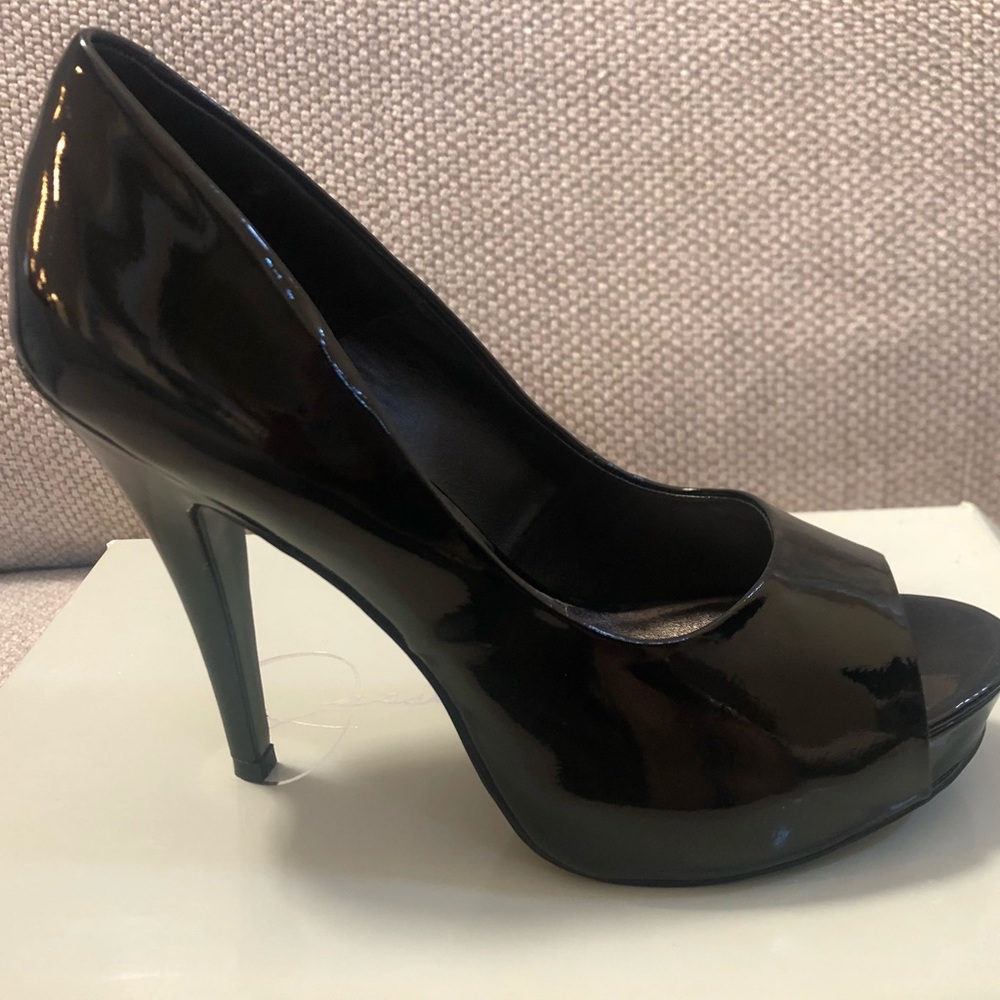 New Jessica Simpson black patent leather peep toe